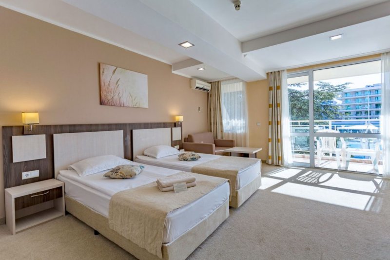 Dit Evrika Beach Club Hotel Napospart