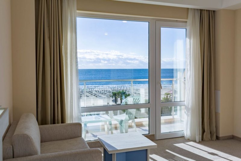 Dit Evrika Beach Club Hotel Napospart