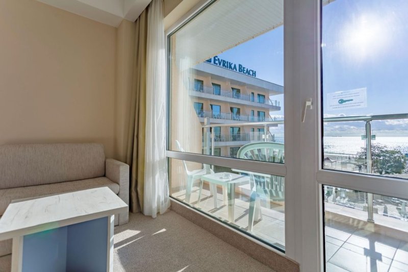 Dit Evrika Beach Club Hotel Napospart