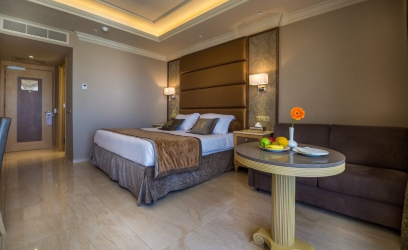 Dél-Ciprus Ayia Napa utazás Hotel Adams Beach