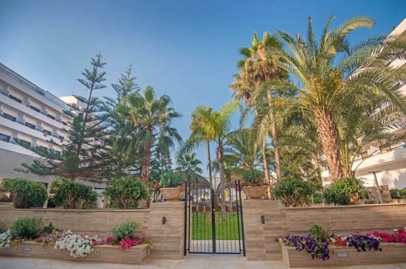 Dél-Ciprus Ayia Napa utazás Hotel Adams Beach