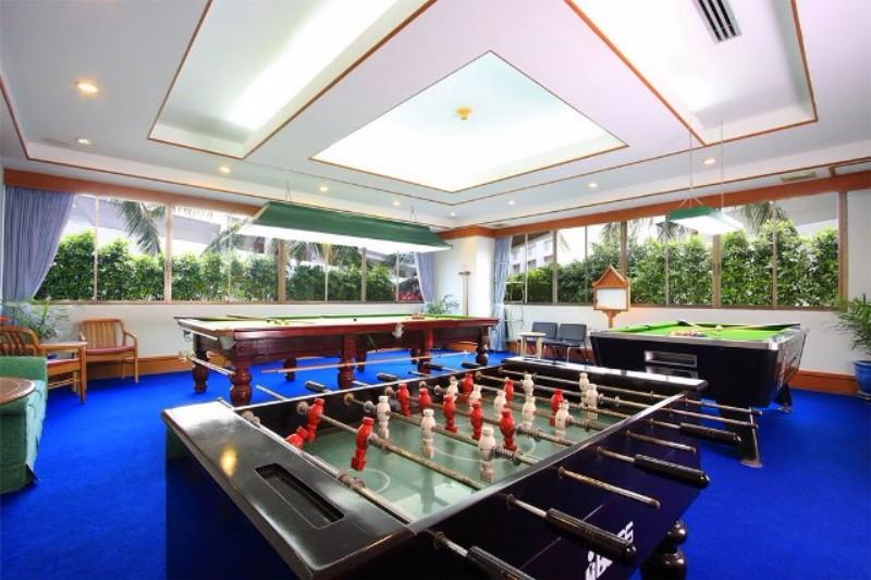 Phuket utazás Hotel Andaman Beach Suites