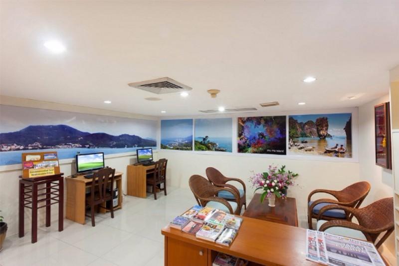 Phuket utazás Hotel Andaman Beach Suites