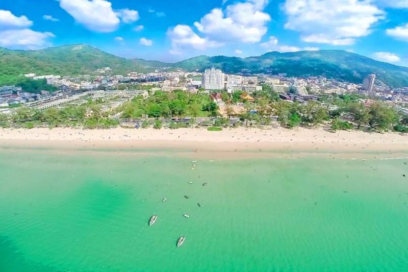 Phuket utazás Hotel Andaman Beach Suites