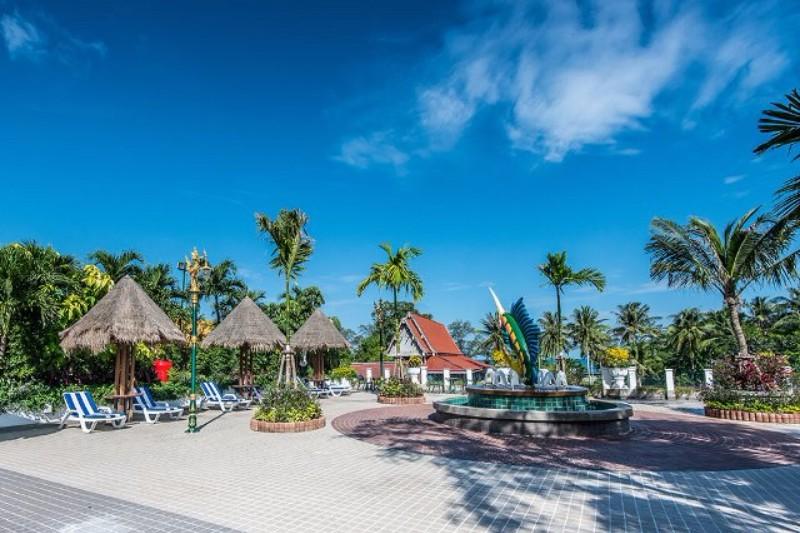 Phuket utazás Hotel Andaman Beach Suites