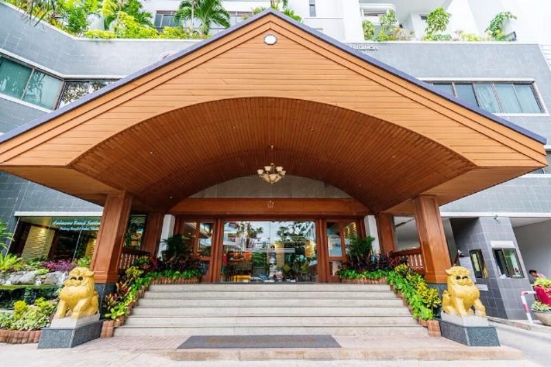 Phuket utazás Hotel Andaman Beach Suites