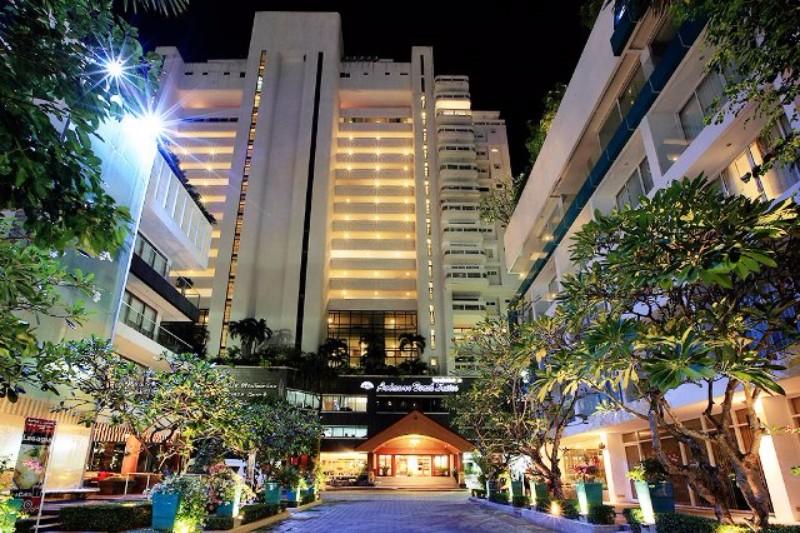 Phuket utazás Hotel Andaman Beach Suites