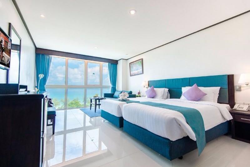 Phuket utazás Hotel Andaman Beach Suites