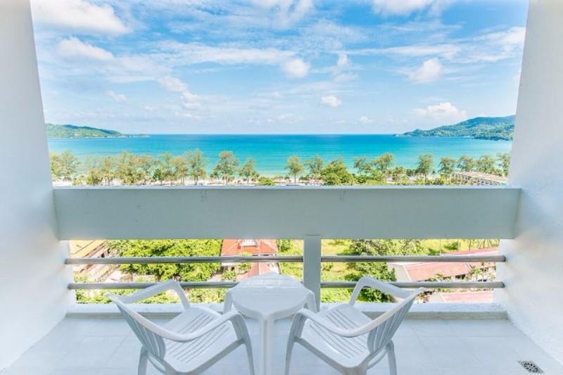 Phuket utazás Hotel Andaman Beach Suites