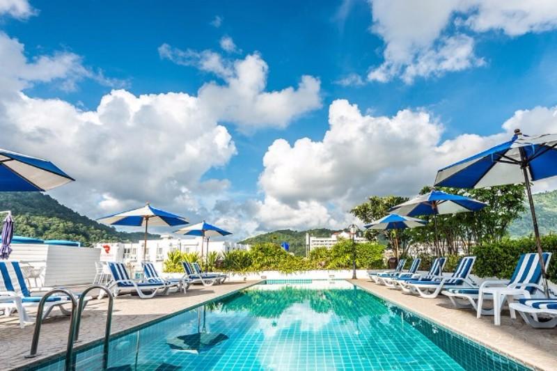 Phuket utazás Hotel Andaman Beach Suites