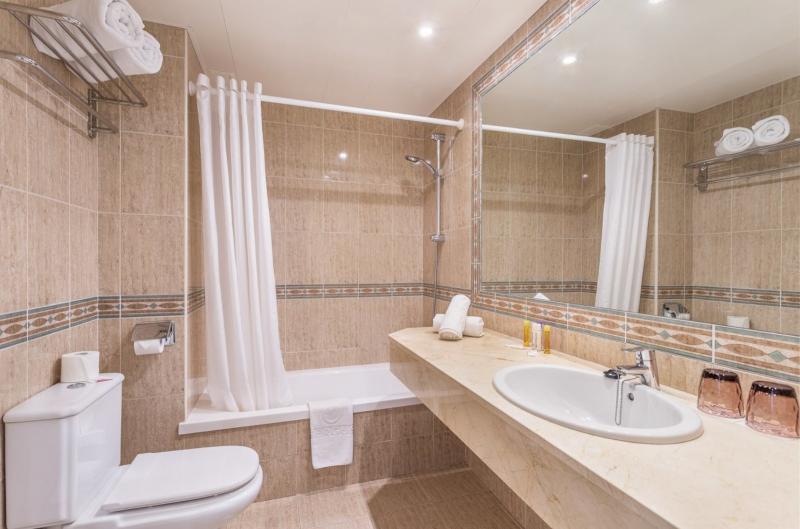 Mallorca Santa Ponsa utazás Hotel Fergus Stlye Cala Blanca Suites