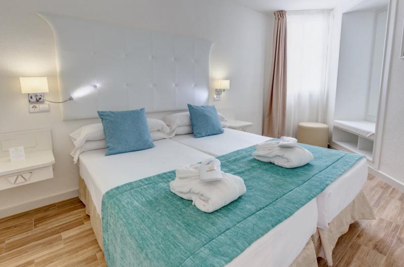 Mallorca Santa Ponsa utazás Hotel Fergus Stlye Cala Blanca Suites