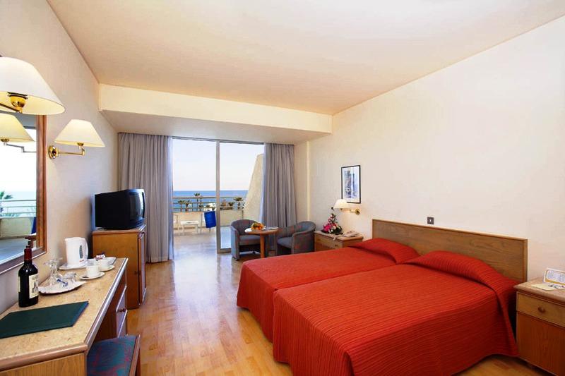 Dél-Ciprus Protaras utazás Hotel Golden Coast Beach