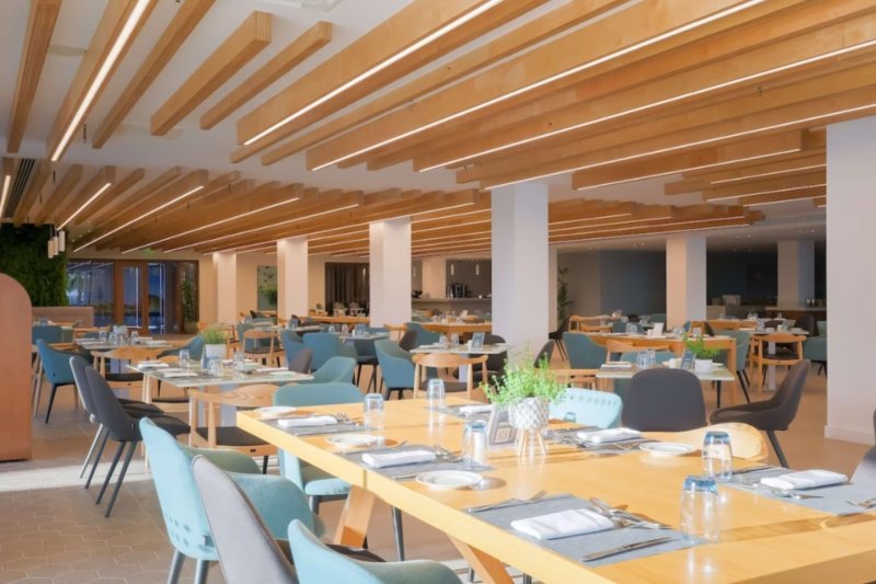 Dél-Ciprus utazás Hotel Radisson Beach Resort