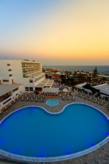 Dél-Ciprus utazás Hotel Tofinis