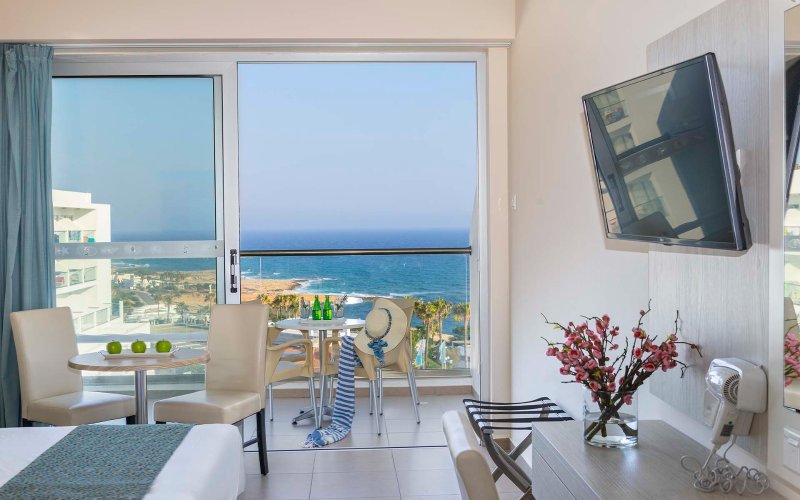 Dél-Ciprus utazás Hotel Tofinis