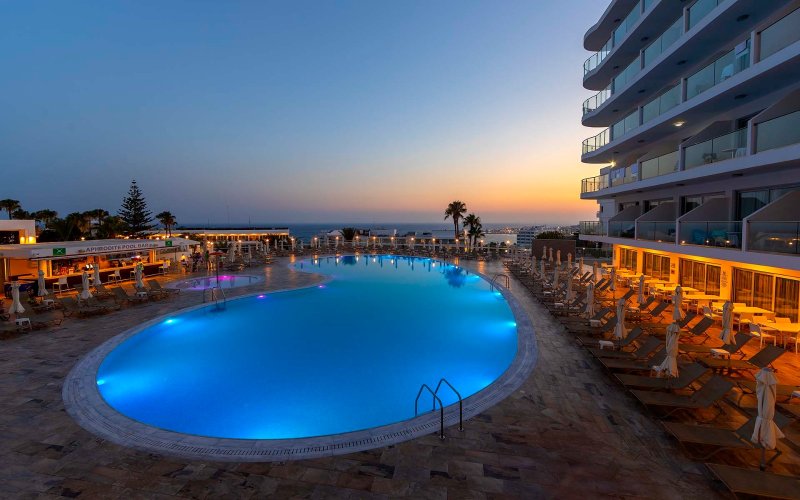 Dél-Ciprus utazás Hotel Tofinis