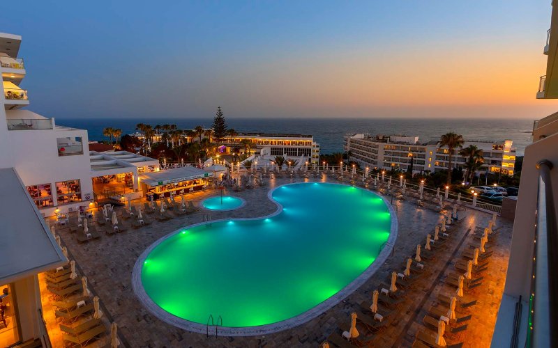 Dél-Ciprus utazás Hotel Tofinis