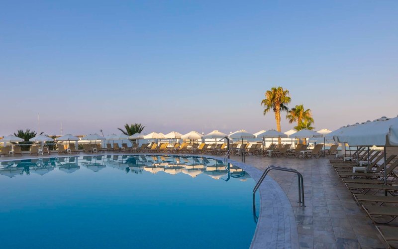 Dél-Ciprus utazás Hotel Tofinis