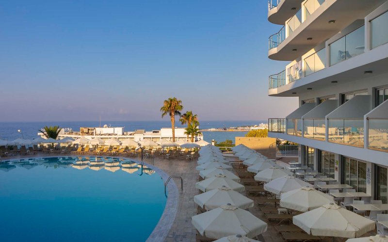 Dél-Ciprus utazás Hotel Tofinis