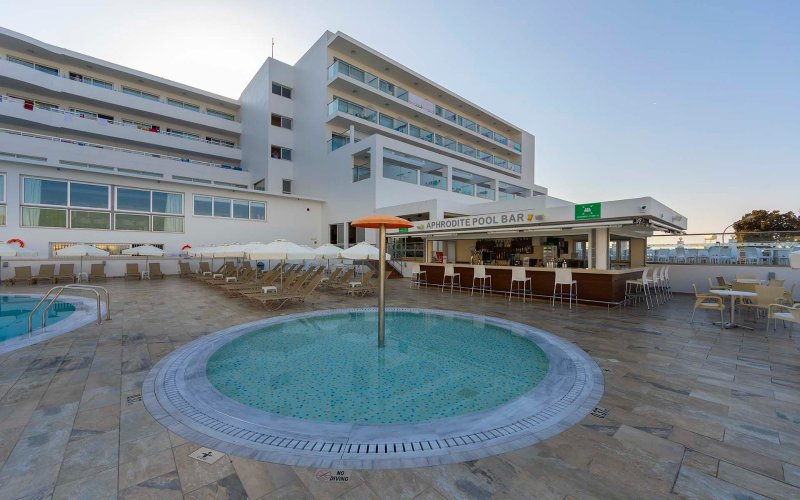 Dél-Ciprus utazás Hotel Tofinis