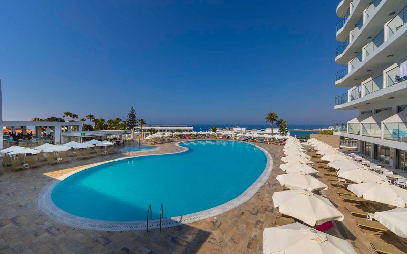 Dél-Ciprus utazás Hotel Tofinis