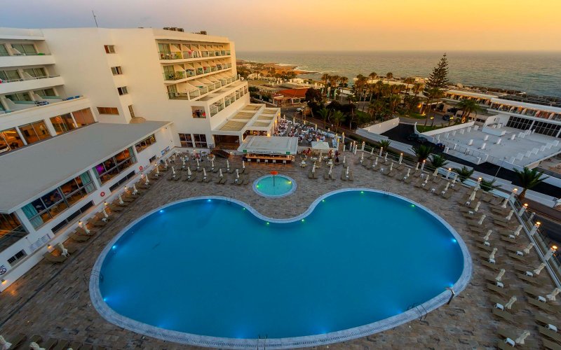 Dél-Ciprus utazás Hotel Tofinis