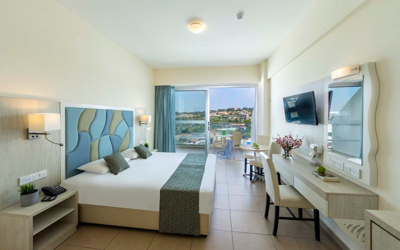 Dél-Ciprus utazás Hotel Tofinis