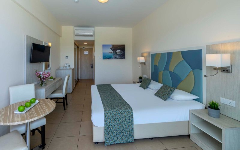 Dél-Ciprus utazás Hotel Tofinis