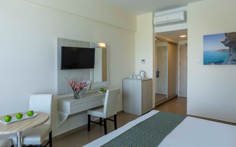 Dél-Ciprus utazás Hotel Tofinis