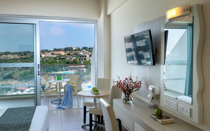 Dél-Ciprus utazás Hotel Tofinis