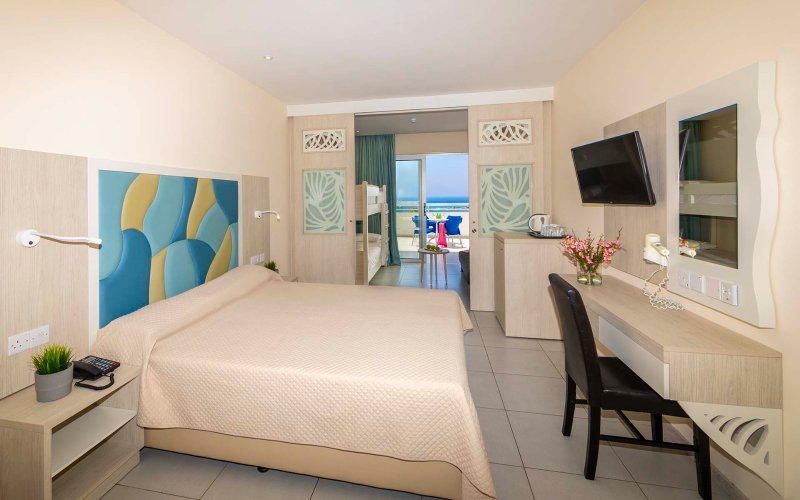 Dél-Ciprus utazás Hotel Tofinis