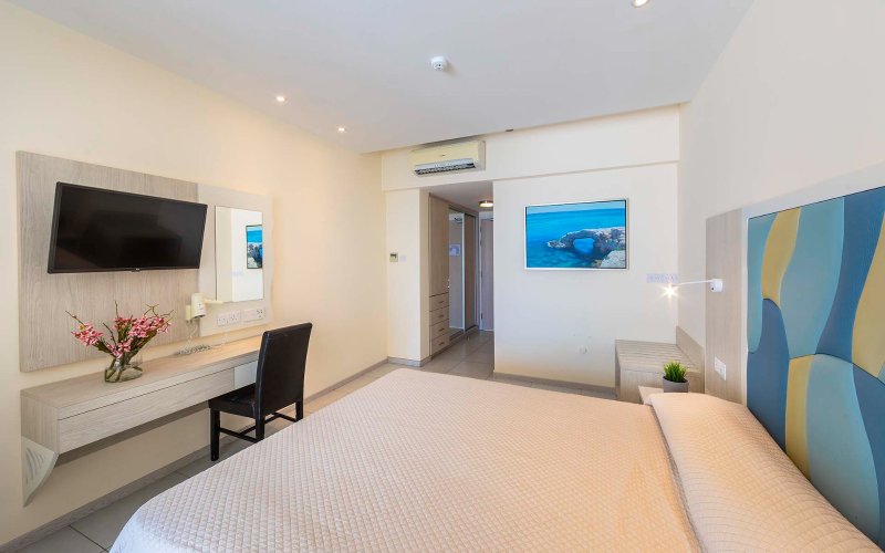 Dél-Ciprus utazás Hotel Tofinis