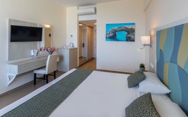 Dél-Ciprus utazás Hotel Tofinis