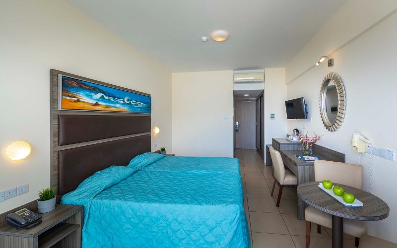 Dél-Ciprus utazás Hotel Tofinis