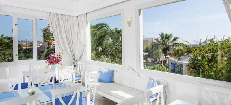 Szantorini utazás Paradise Resort Hotel