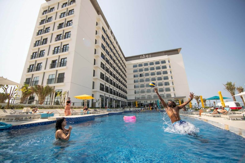 Dubai utazás Rove La Mer Beach Hotel Wizzair járattal