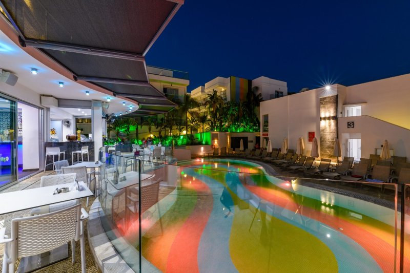 Dél-Ciprus utazás Tasia Maris Oasis Hotel