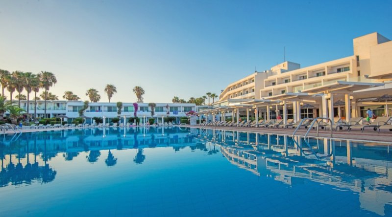 The Dome Beach Hotel Dél-Ciprus