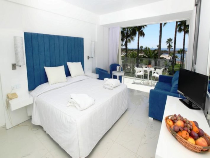 The Dome Beach Hotel Dél-Ciprus