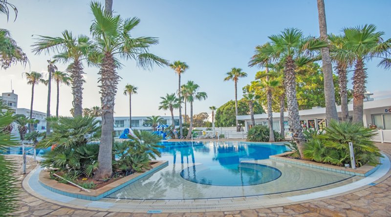 The Dome Beach Hotel Dél-Ciprus