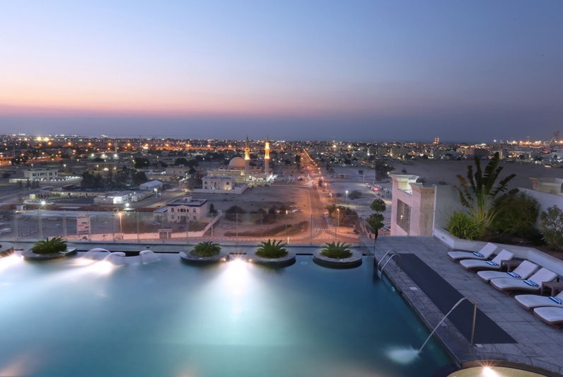 Dubai utazás The Tower Plaza Hotel Emirates járattal
