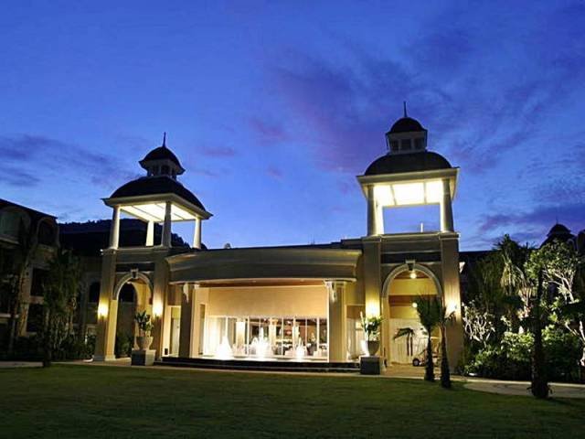 Bangkok 2 éj és 7 éj Phuket Graceland Resort & Spa