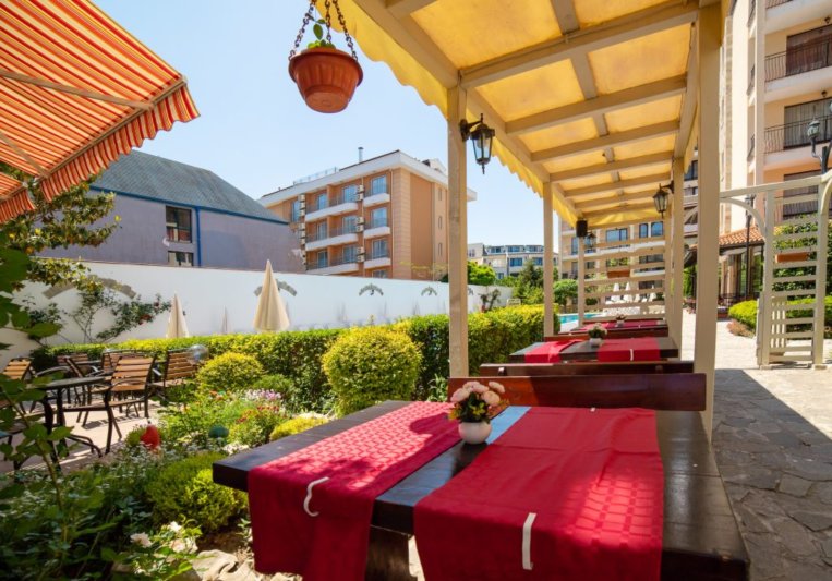 Napospart utazás Rose Village Hotel