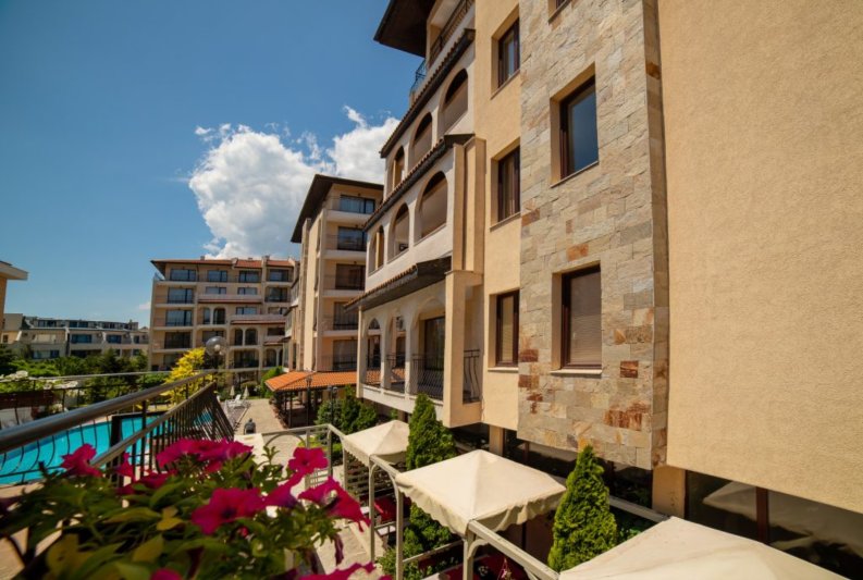 Napospart utazás Rose Village Hotel