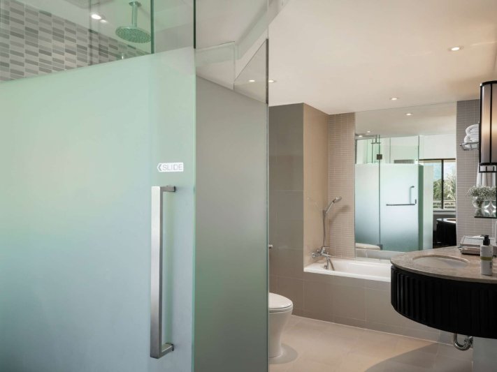 Phuket utazás utazás Pullman Phuket Karon Beach Resort