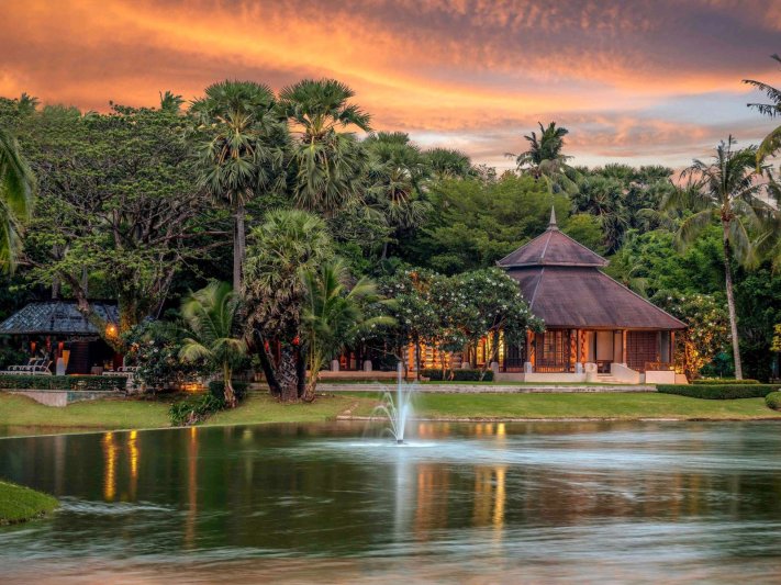 Phuket utazás utazás Pullman Phuket Karon Beach Resort