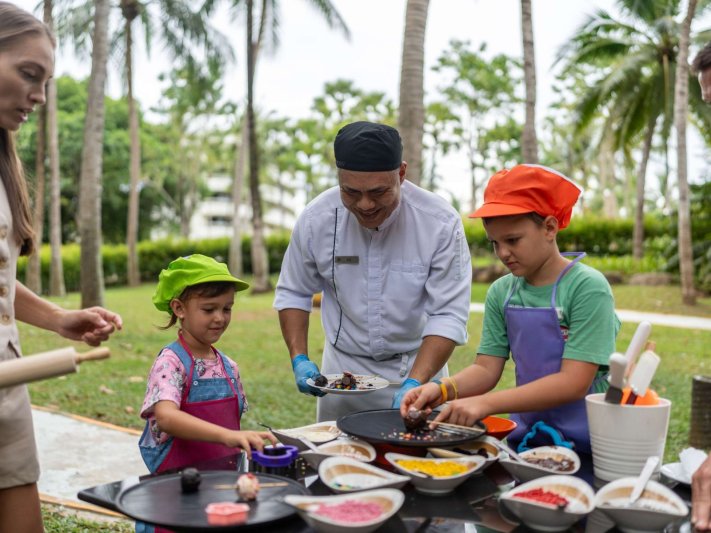 Phuket utazás utazás Pullman Phuket Karon Beach Resort