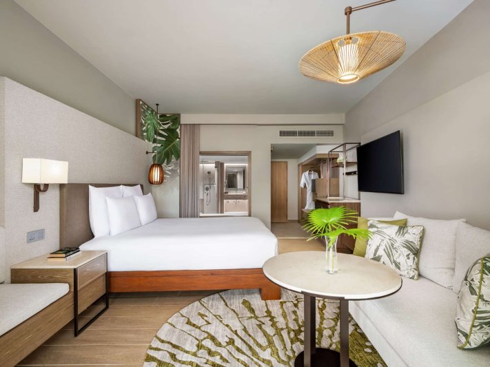 Phuket utazás utazás Pullman Phuket Karon Beach Resort