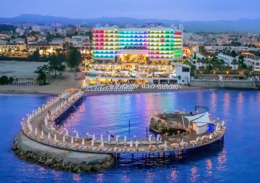 Alanya utazás Azura Deluxe Resort & Spa
